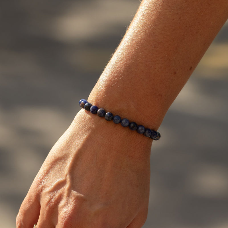 BRANSOLETKA SPOKOJU, INTUICJI I JASNOŚCI MYŚLENIA - SODALIT 6 MM - unisex