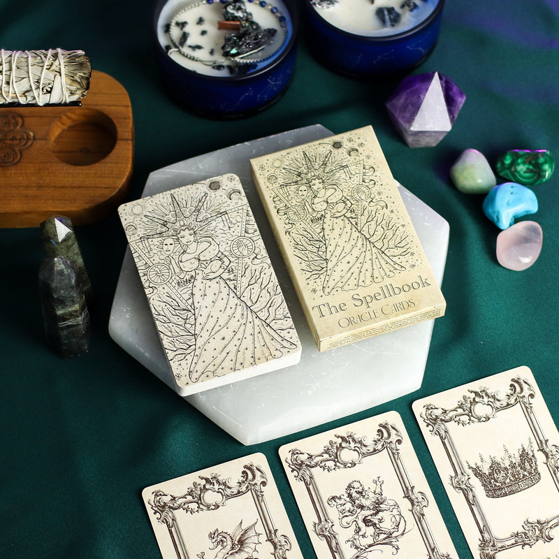 Karty wyroczni „Księga zaklęć” – talia do praktyk magicznych