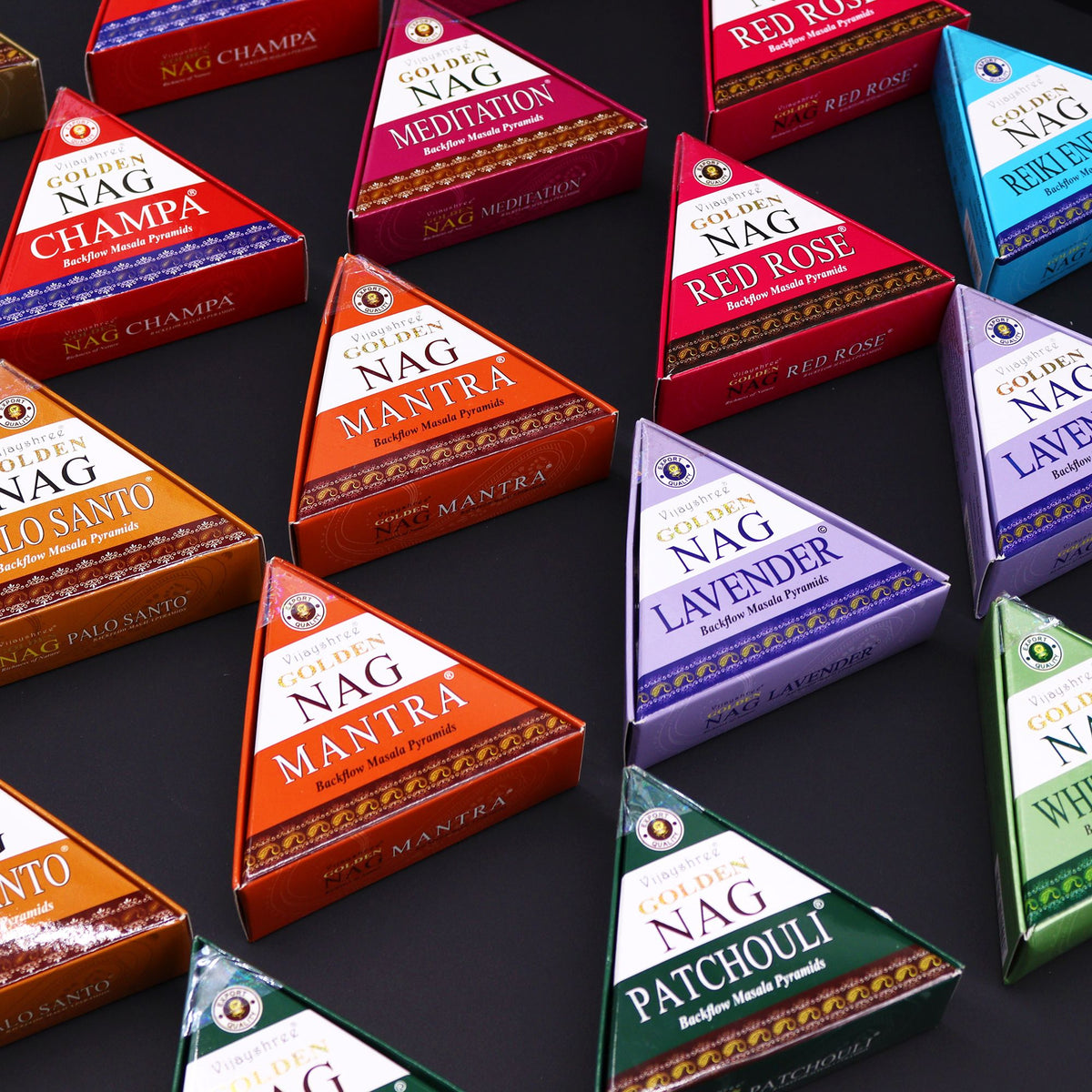 42 g – Stożki kadzidlane Jumbo Golden Nag Champa typu „backflow” (z przepływem zwrotnym)