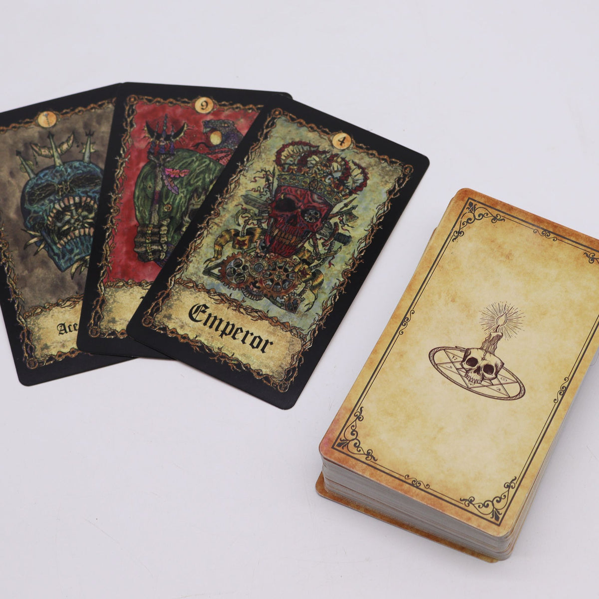 Tarot transformacji, prawdy i pracy z cieniem - REQUIEM ARCANA, 78 KART Z PRZEWODNIKIEM