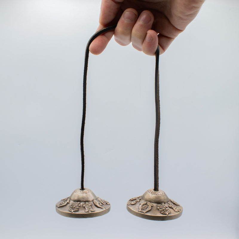 Wysokiej jakości tybetańskie talerzyki Tingsha z mosiądzu – symbole pomyślności – ok. 6 cm (155 g)